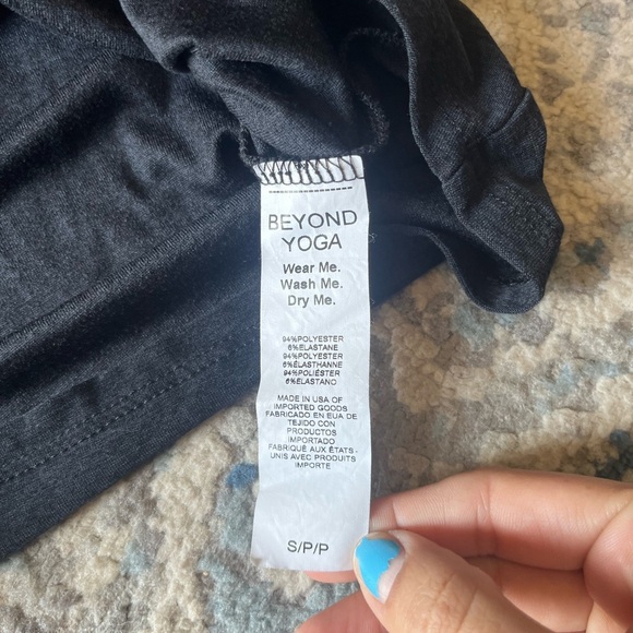 NWOT beyond yoga featherweight under over crop tee SMALL - Picture 6 of 6